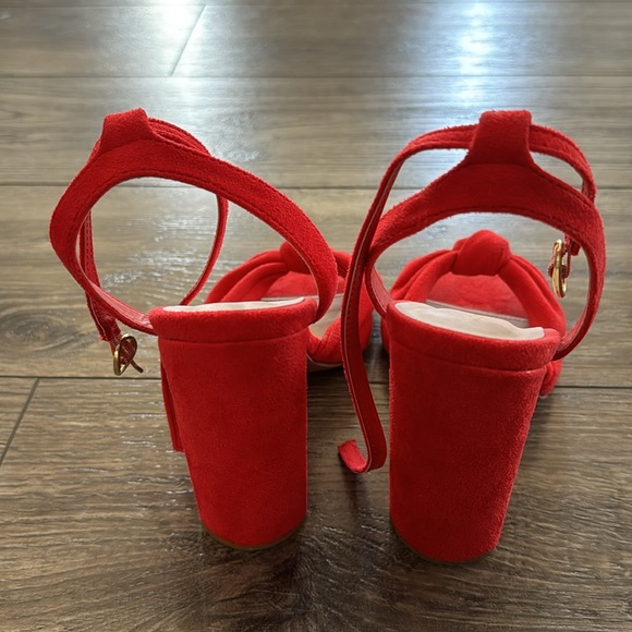 Red Heels - Picture 4 of 5